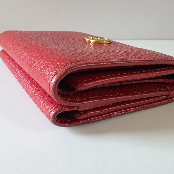 SOLD Gucci GG Marmont Red Pebbled Leather Trifold Wallet – Entrupy Authenticated - Picture 3 of 12